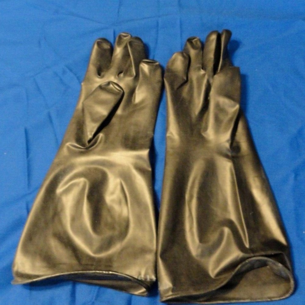 NEW PROTECTIVE GLOVE SET BLACK RUBBER GLOVES MEDIUM SV 1967